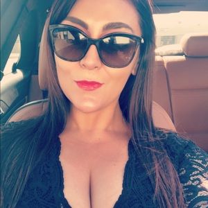 Meet your Posher, Celeste